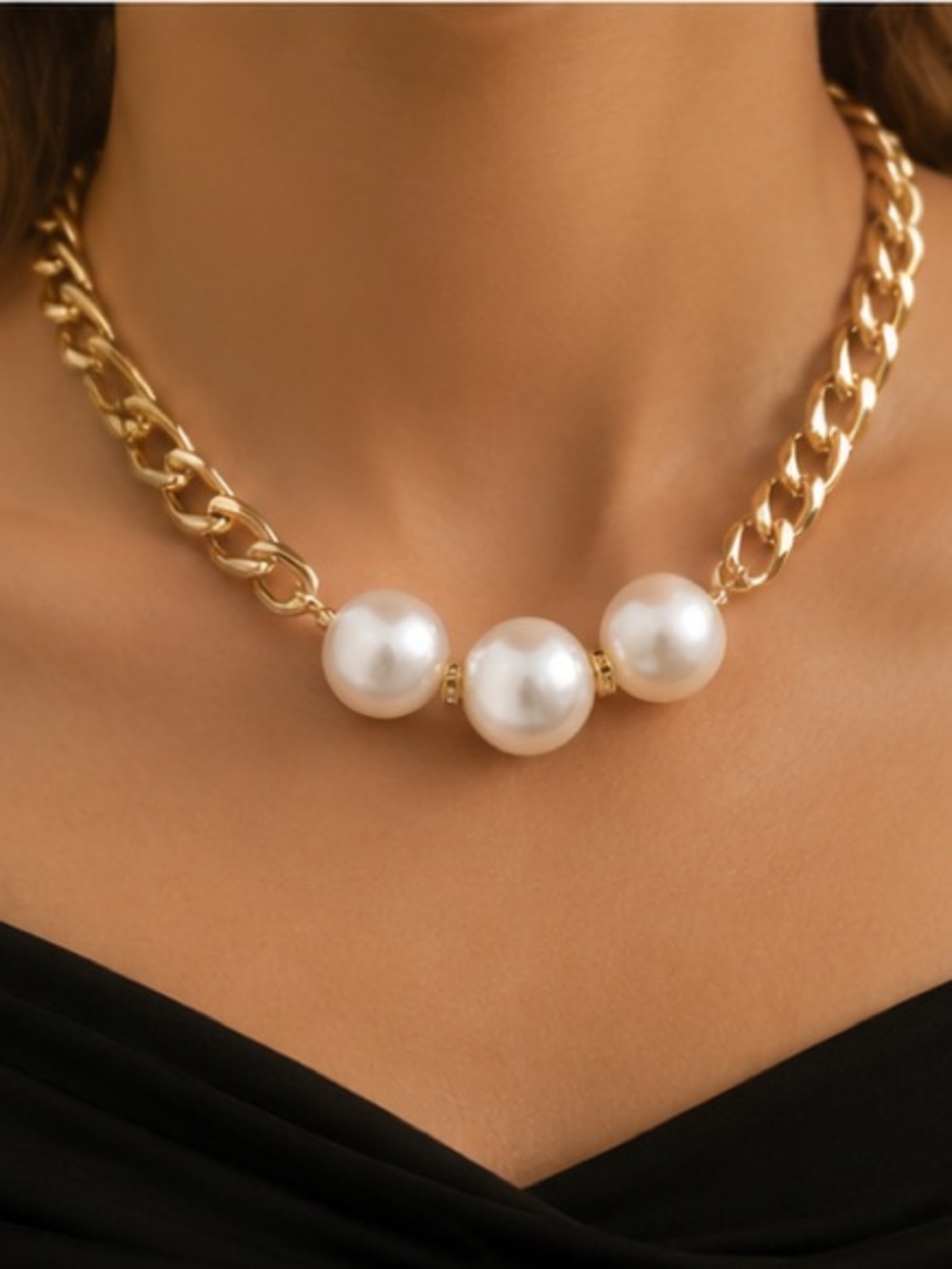 Elegant Gold Chain Necklace with Pearl